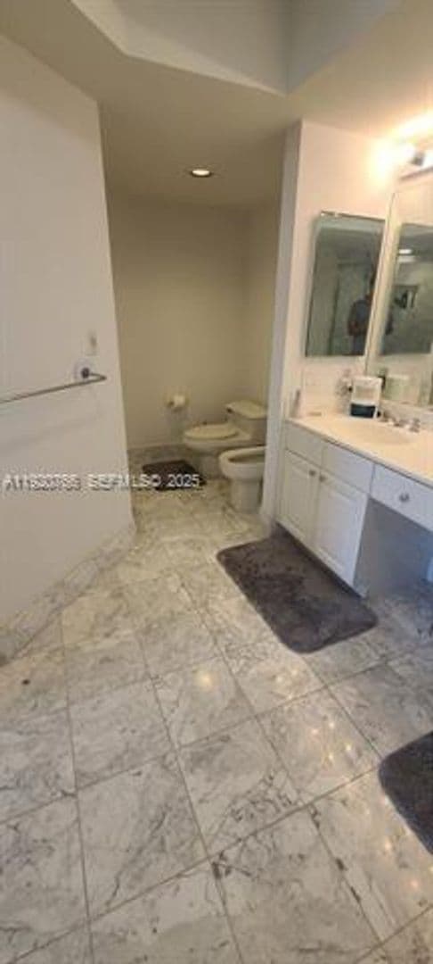 Aventura Condo: 3600 Yacht Club Dr cu-1204