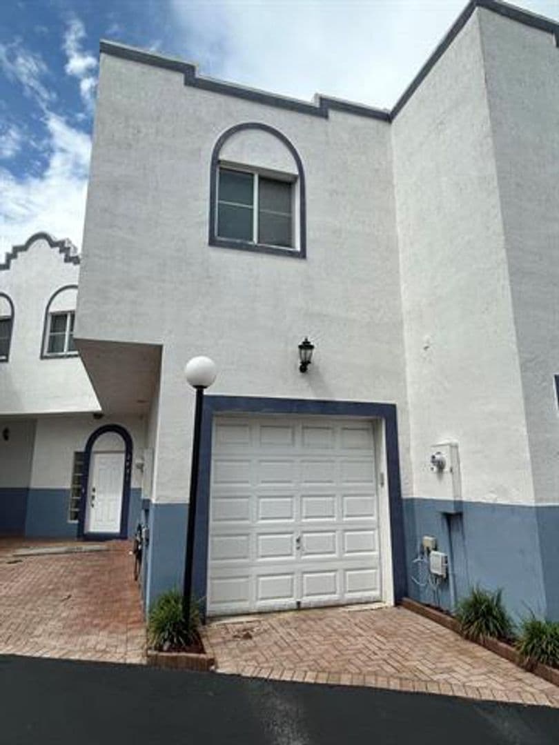 Fort Lauderdale Townhome: 2931 SW 18th Terrace th 2931