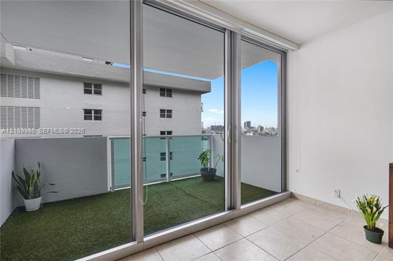 Miami Beach Condo: 1200 West Ave cu-1419