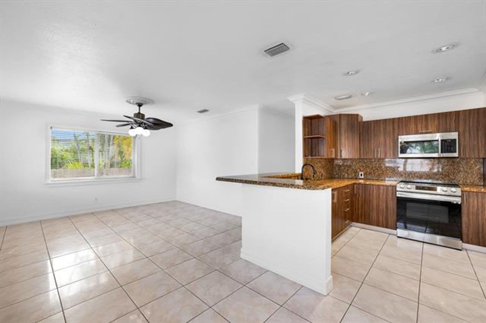 Hialeah House: 242 W 19th St # 242