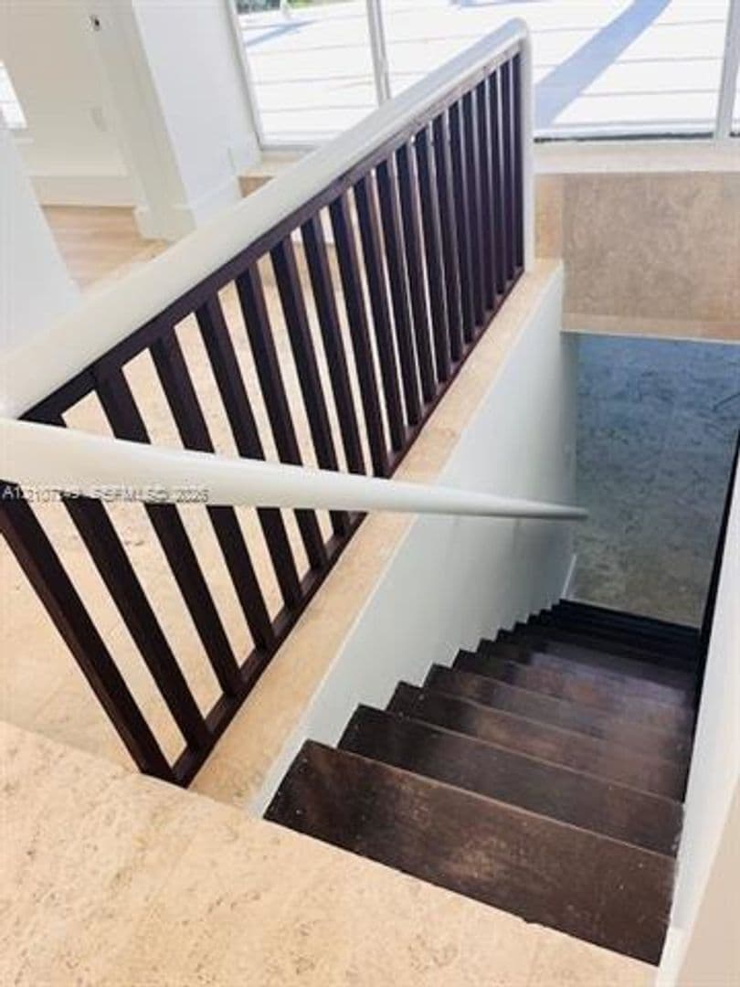 Key Biscayne House: 241 Harbor Dr # 241