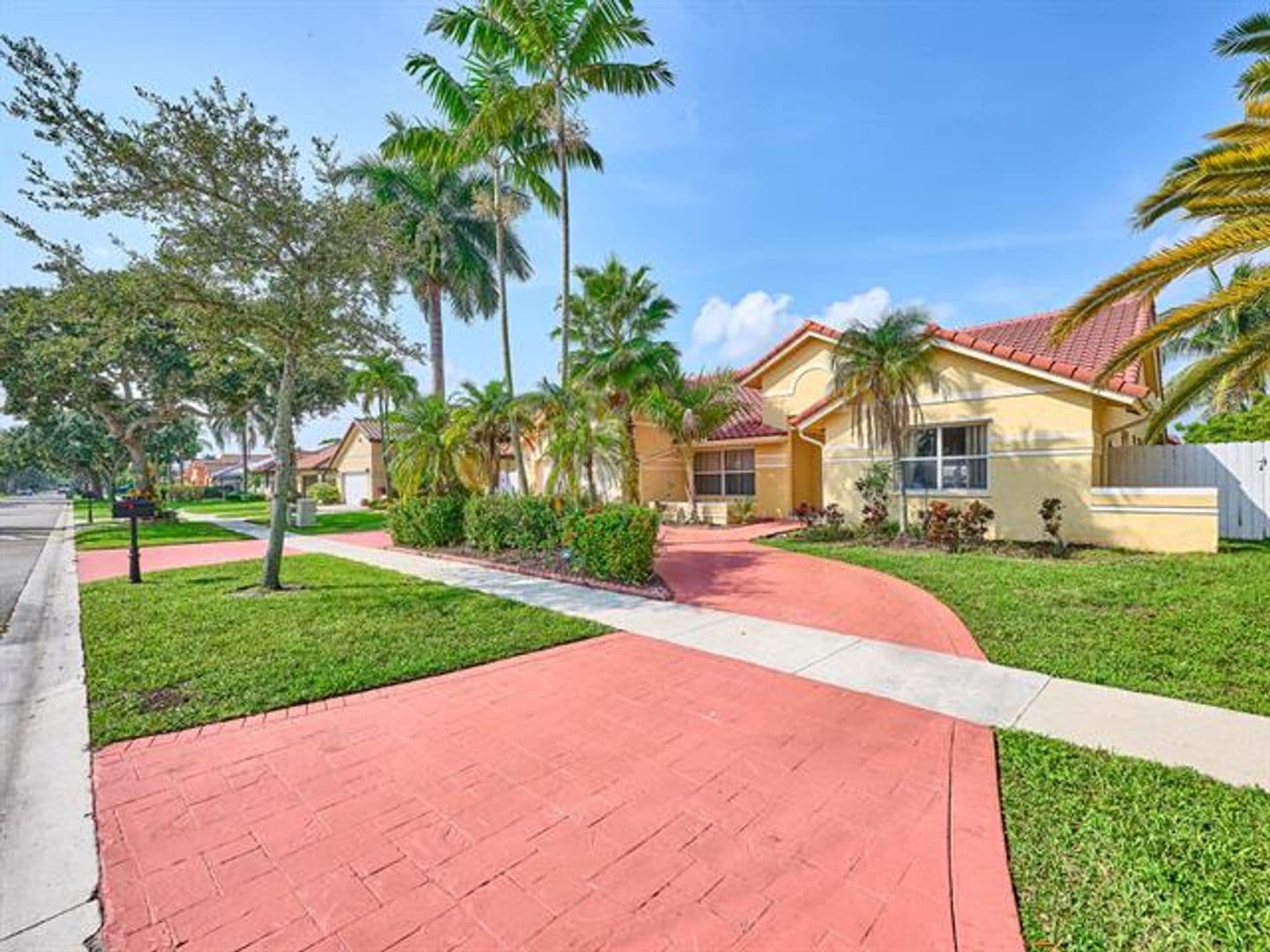 Pembroke Pines House: 786 NW 164th Ave # 786