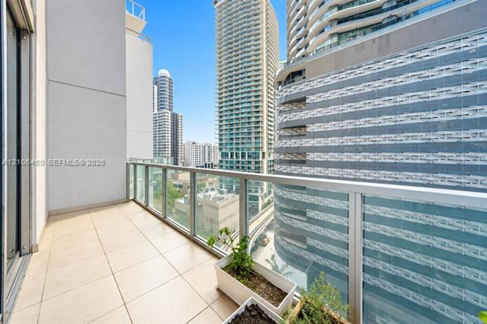 Miami Condo: 1050 Brickell Ave cu-1002