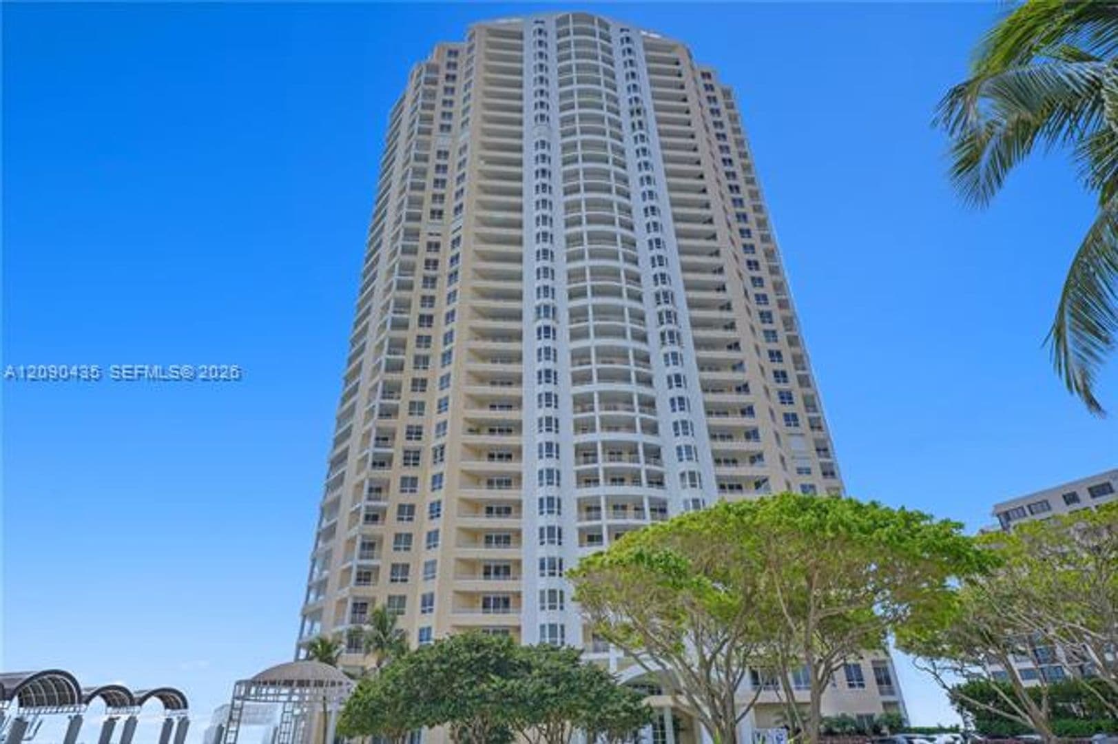 Miami Condo: 808 Brickell Key Dr cu-2506