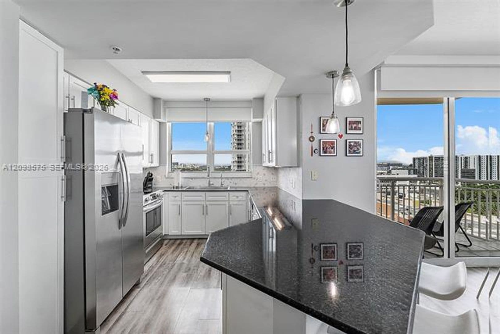 Miami Condo: 2000 N Bayshore Dr cu-1401