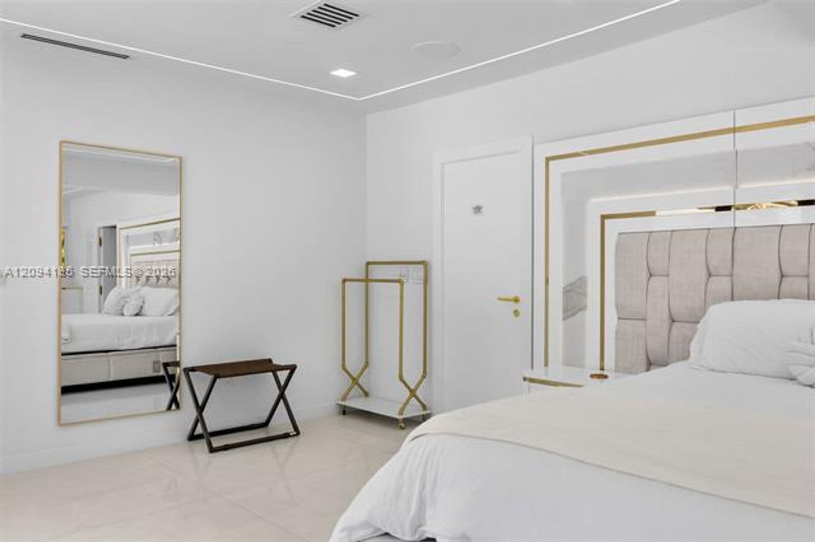 Hollywood House: 1117 Adams St # 1117