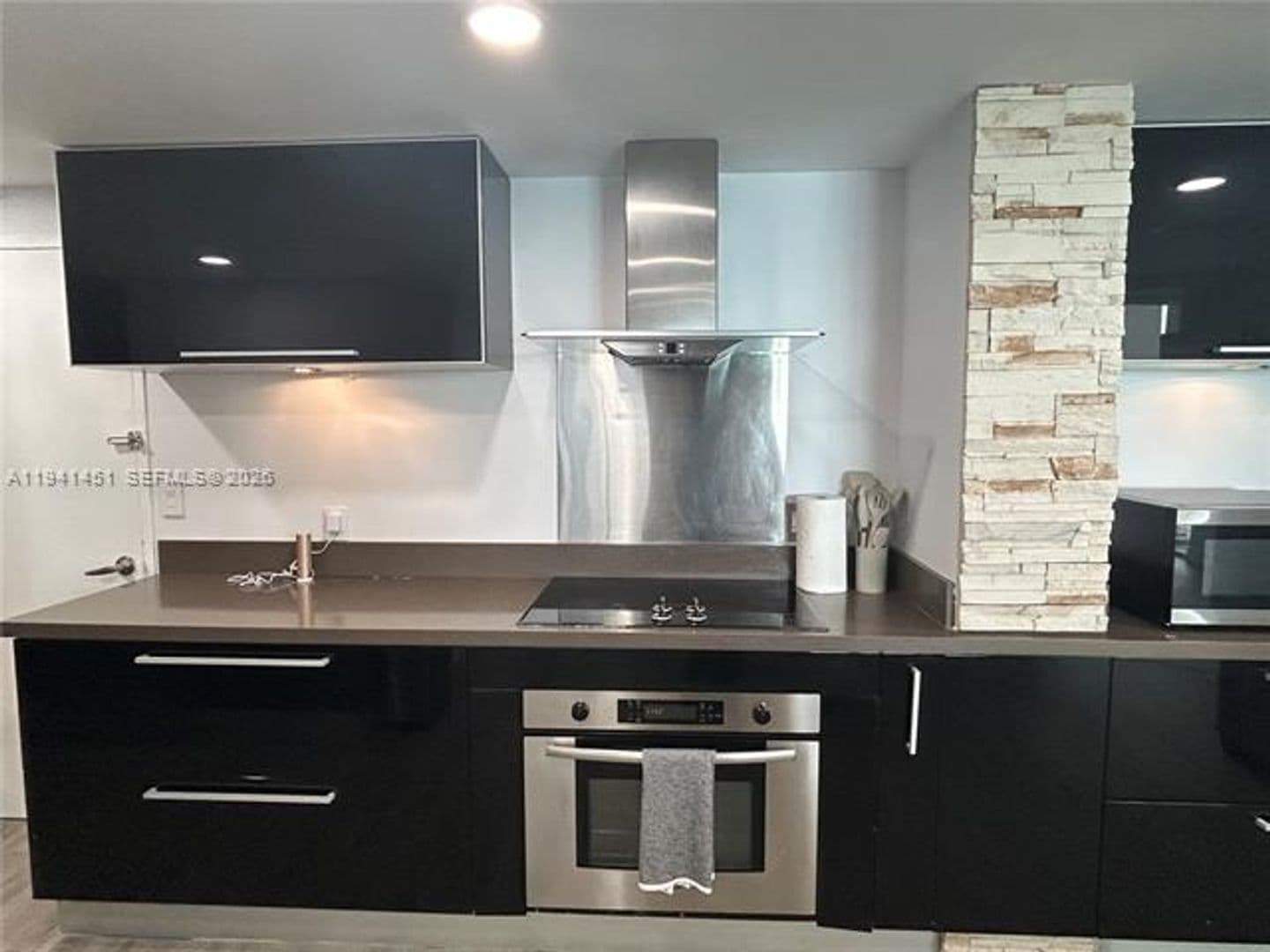 Hollywood Condo: 4001 S Ocean Dr cu-PH11