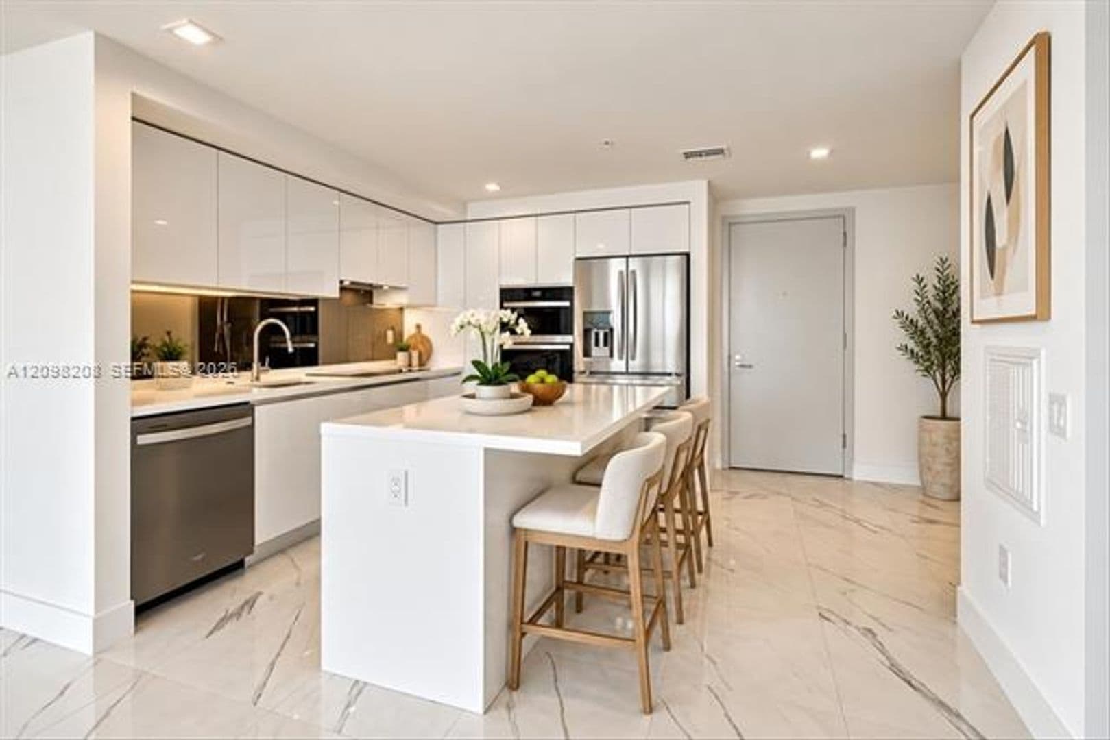 Hallandale Beach Condo: 1170 E Hallandale cu-2109