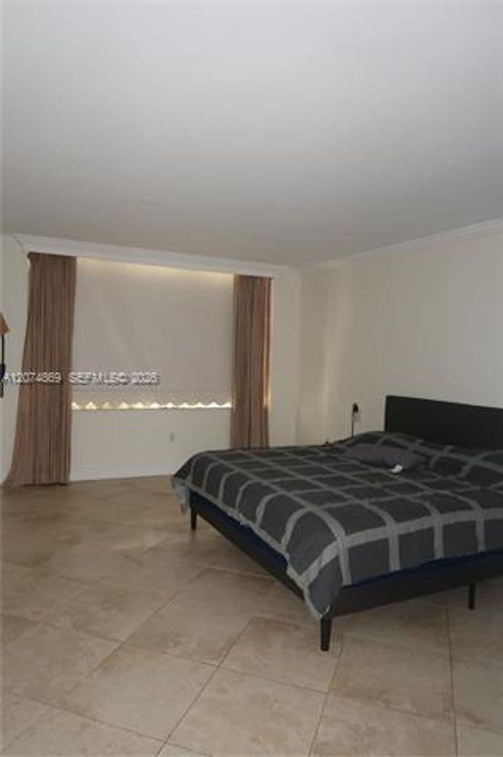 Bal Harbour Condo: 9801 Collins Ave cu-14T