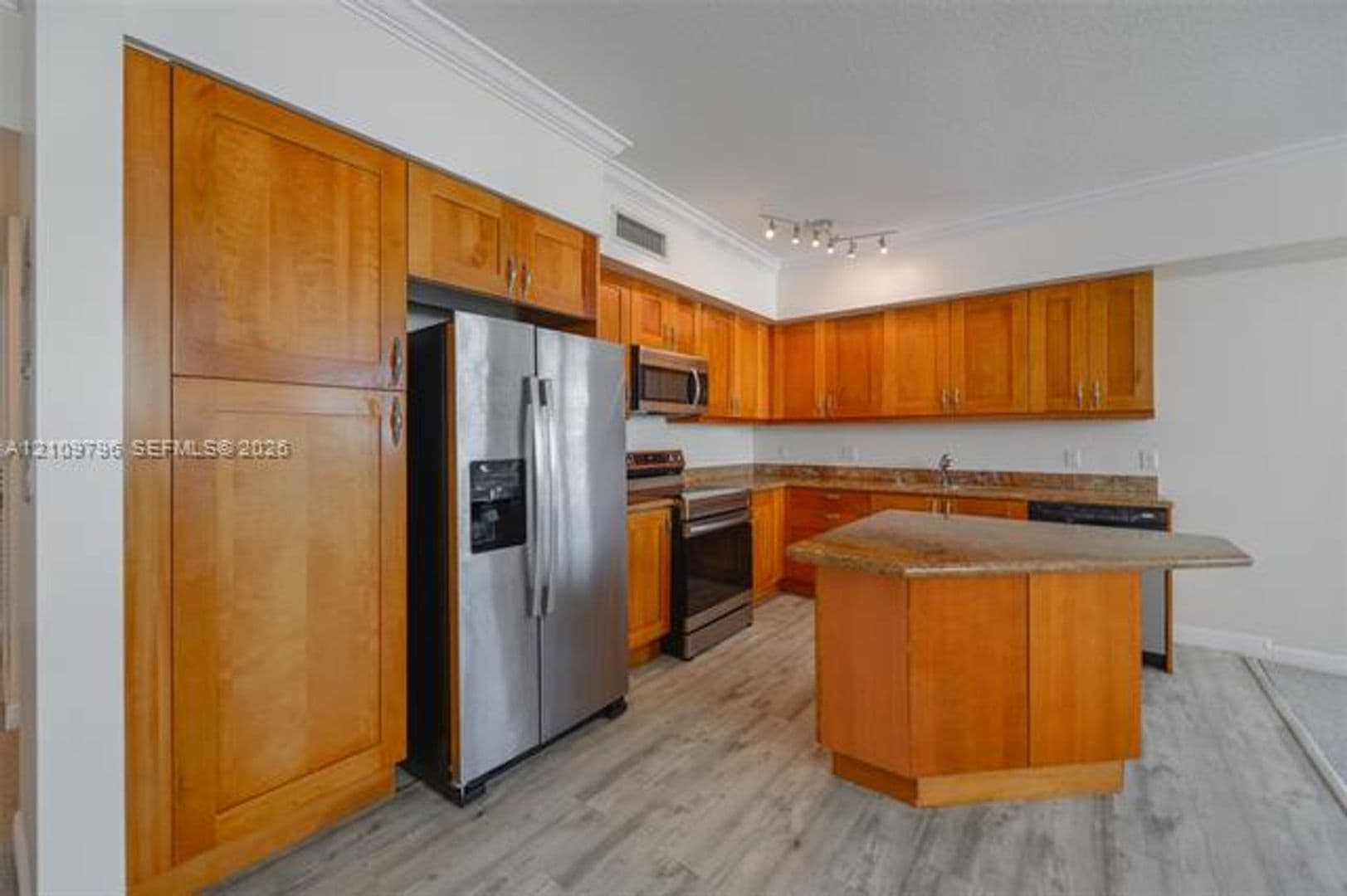 Hallandale Beach Condo: 1745 E Hallandale Beach Blvd cu-1903W