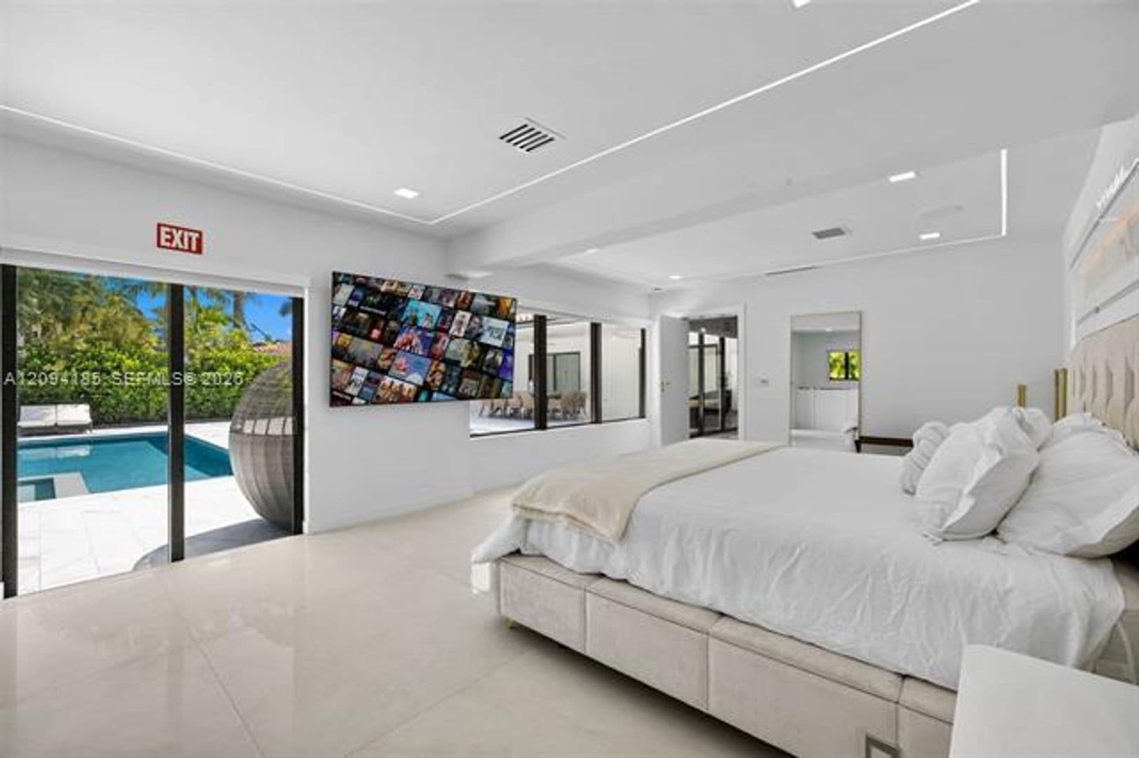 Hollywood House: 1117 Adams St # 1117