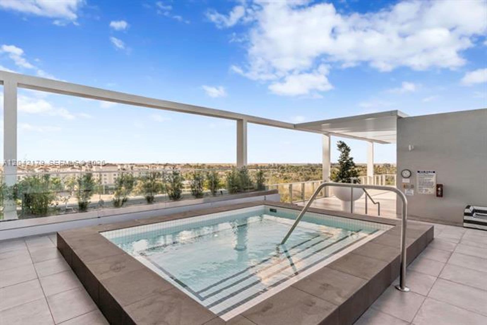 Sunrise Condo: 2000 Metropica Way cu-616