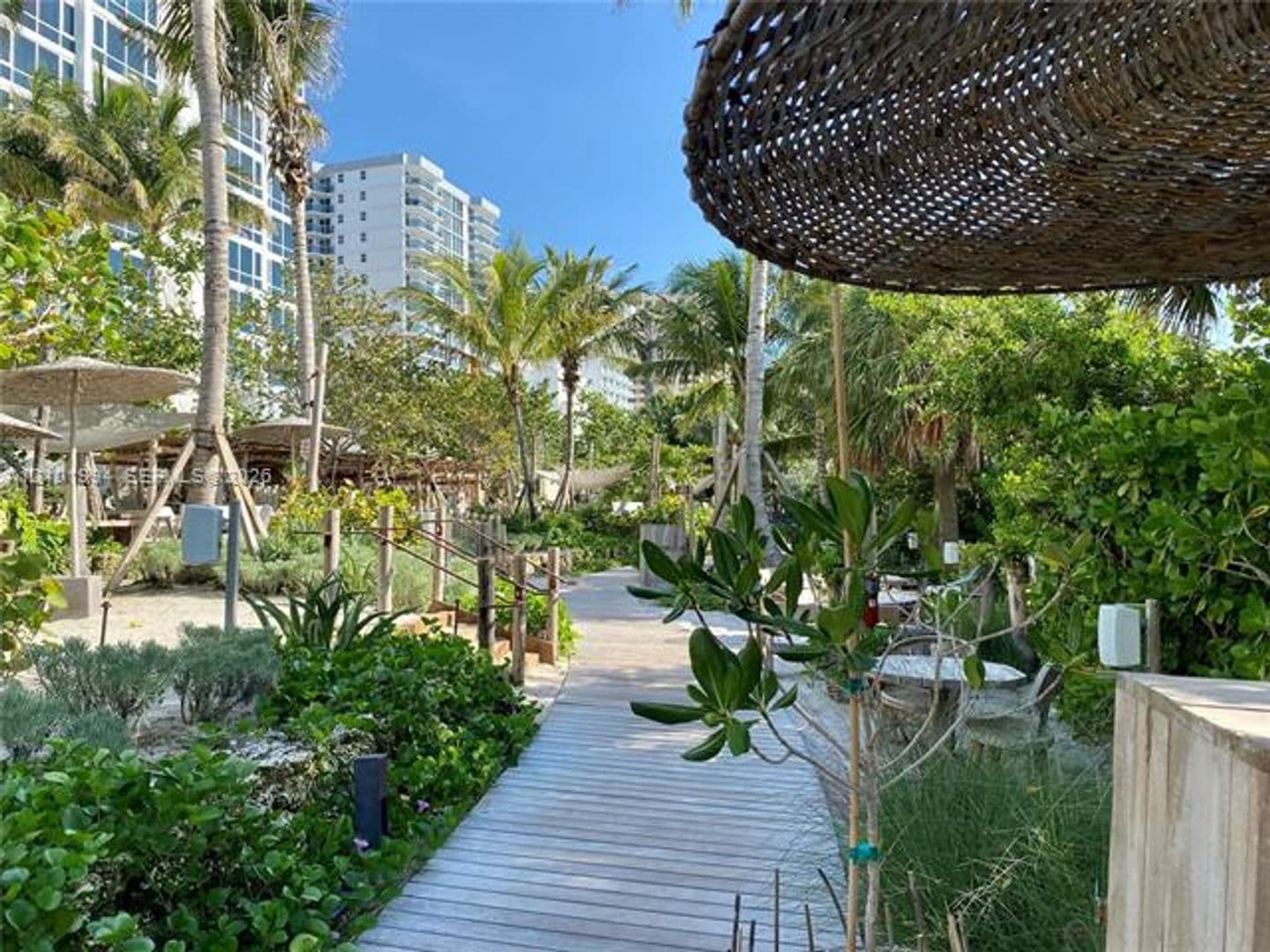 Miami Beach Condo: 2301 Collins Av cu-737