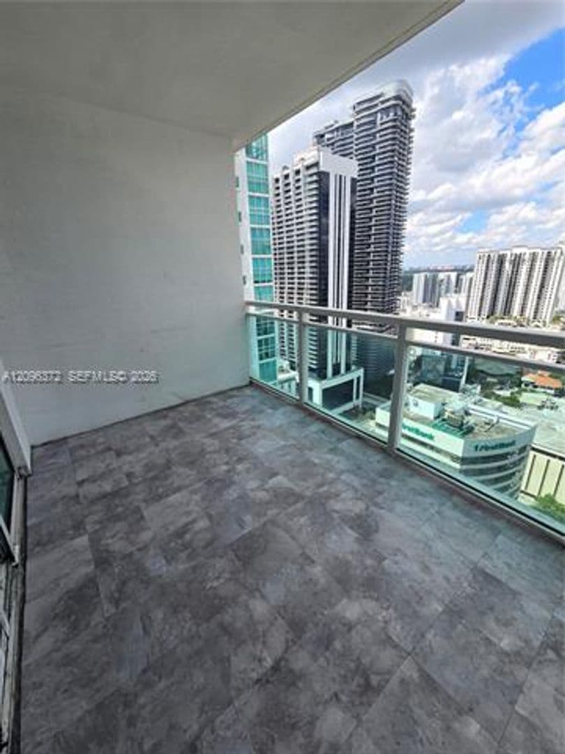 Miami Condo: 950 Brickell Bay Dr cu-3300
