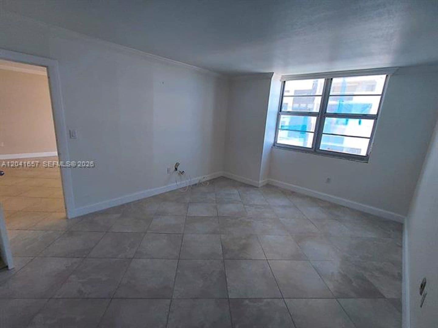 Miami Beach Condo: 5701 Collins Ave cu-619