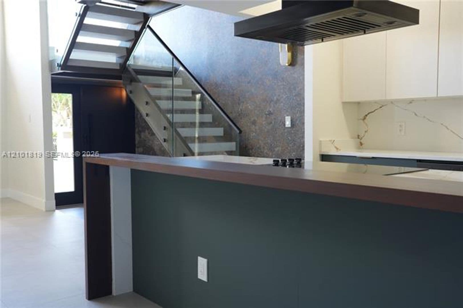 Plantation Townhome: 701 E Coco Plum Cir th 8
