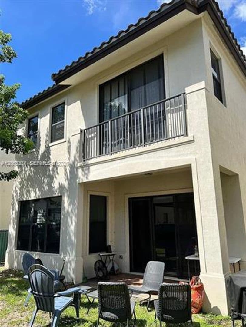 Hialeah House: 3214 W 97th St # 0
