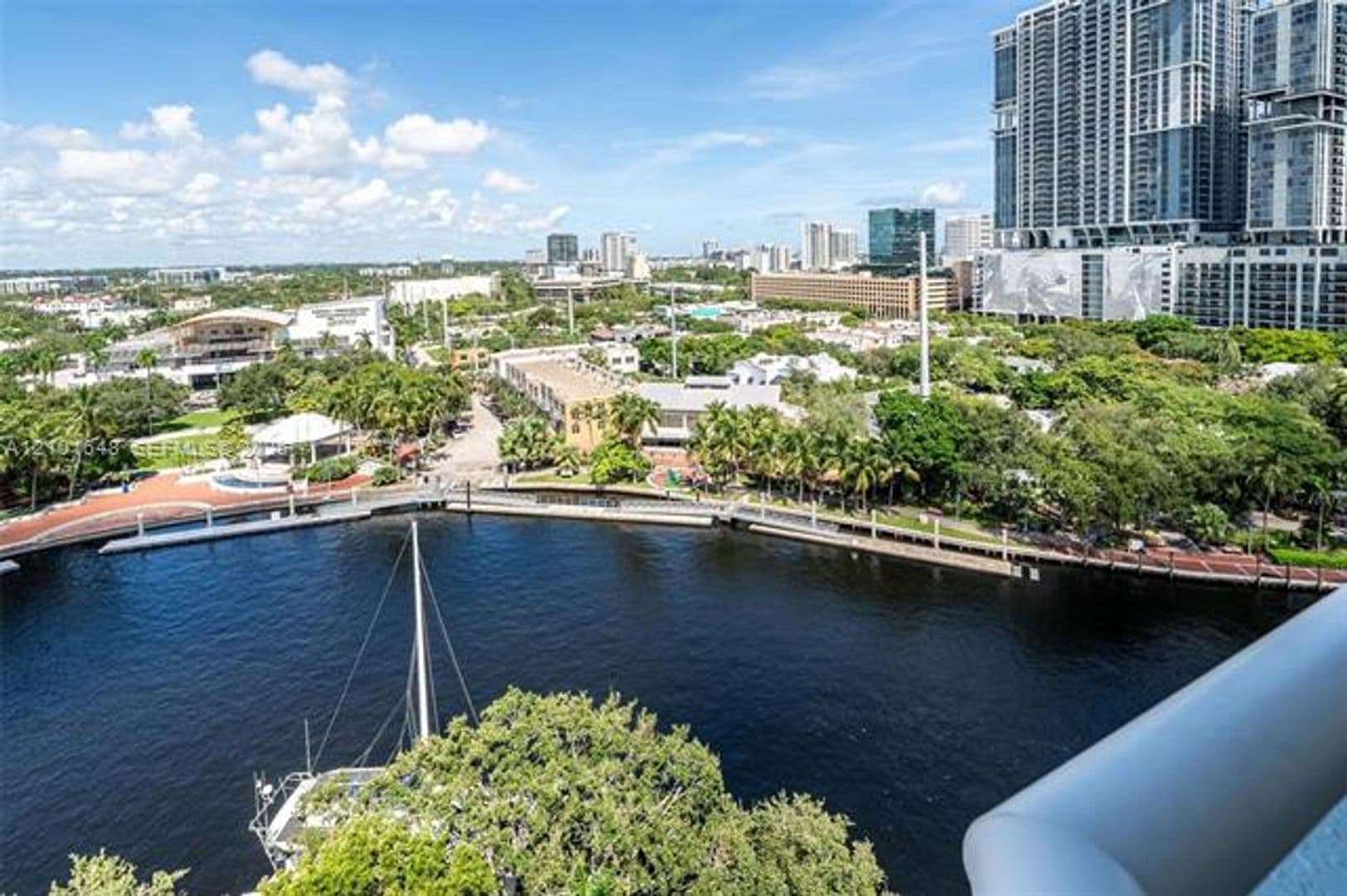 Fort Lauderdale Condo: 401 SW 4th Ave cu-1407