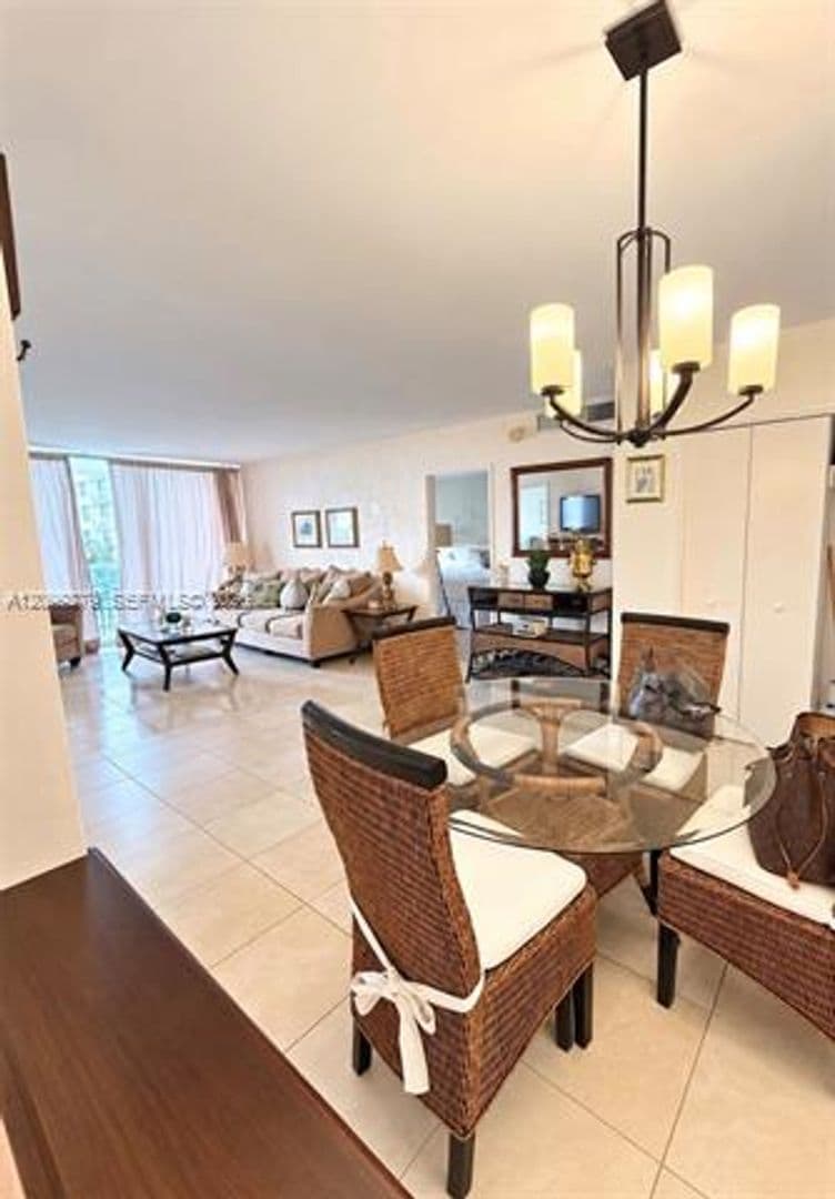 Miami Beach Condo: 5151 Collins Ave cu-921