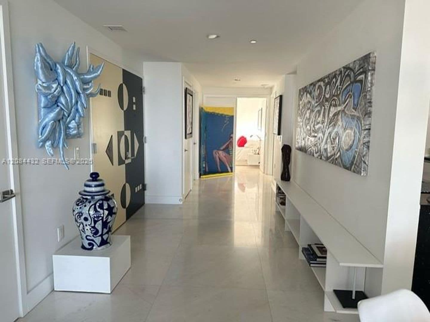 Miami Beach Condo: 1 Collins Ave cu-602