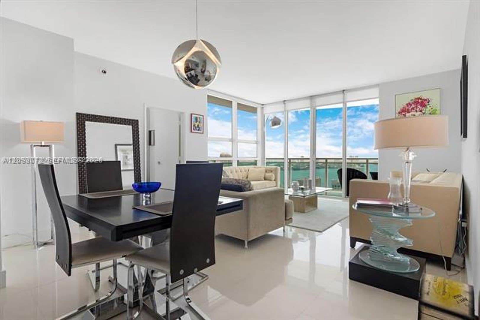 Miami Condo: 950 Brickell Bay Dr cu-3710