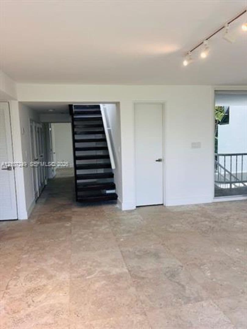 Key Biscayne House: 241 Harbor Dr # 241