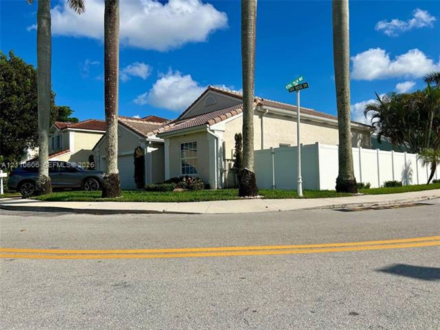 Davie House: 14200 Oak Ridge Dr # 14200