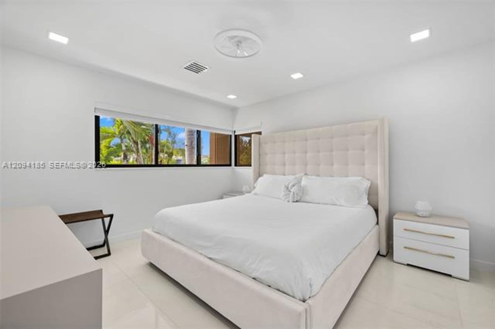 Hollywood House: 1117 Adams St # 1117