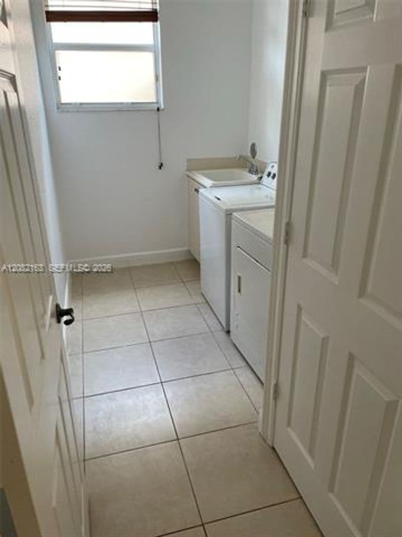 Miramar House: 17404 SW 47th Ct # 17404