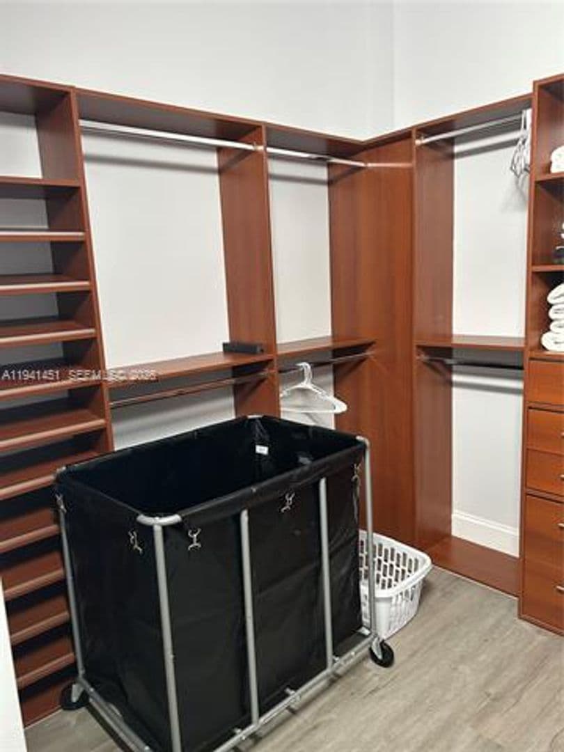 Hollywood Condo: 4001 S Ocean Dr cu-PH11