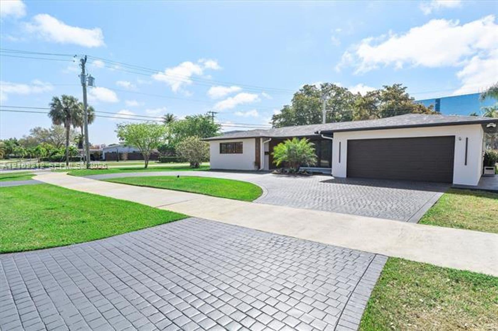 Hollywood House: 4000 N Circle Dr # 4000