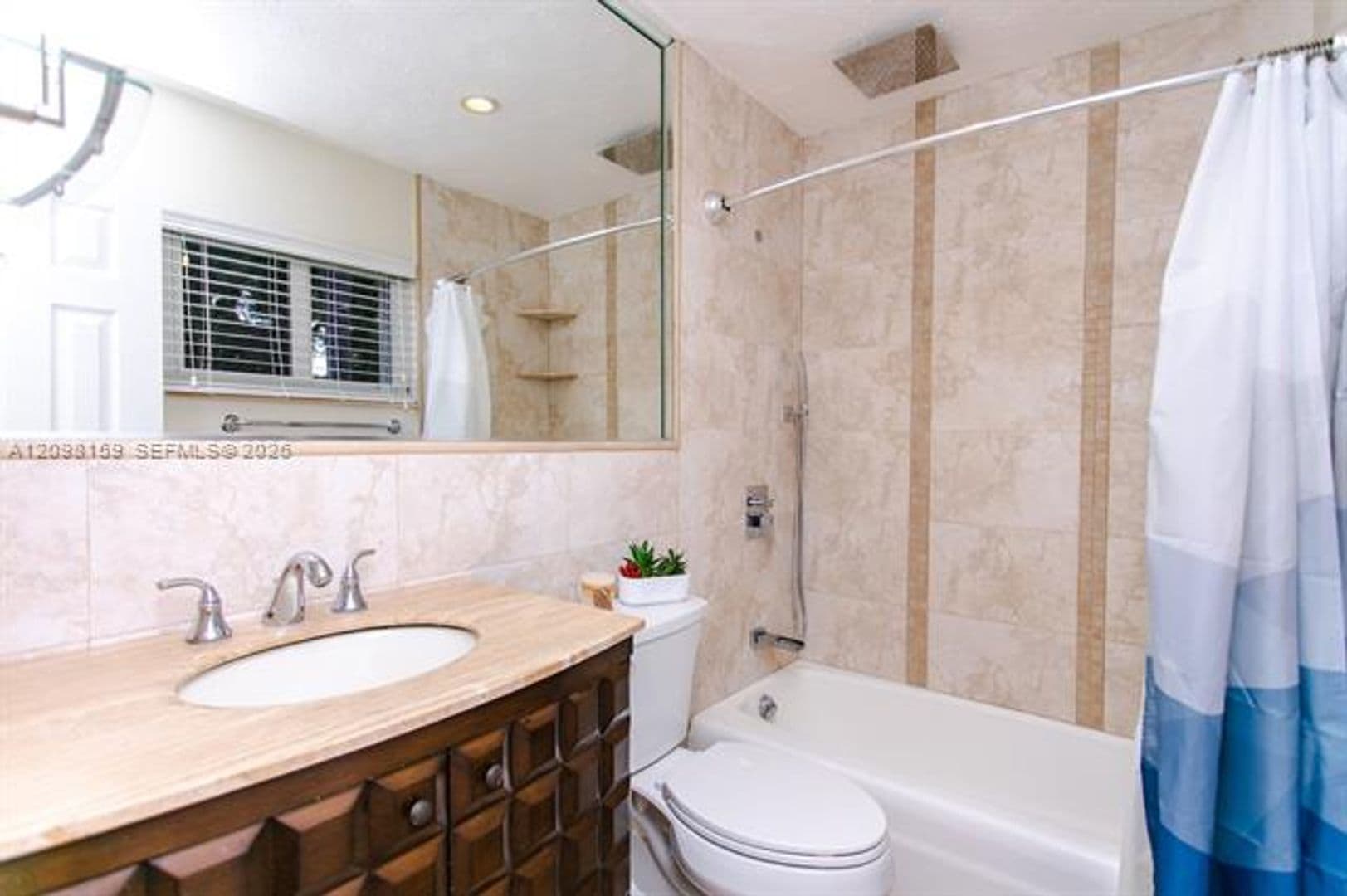 Hollywood House: 1254 Harrison St # 1254
