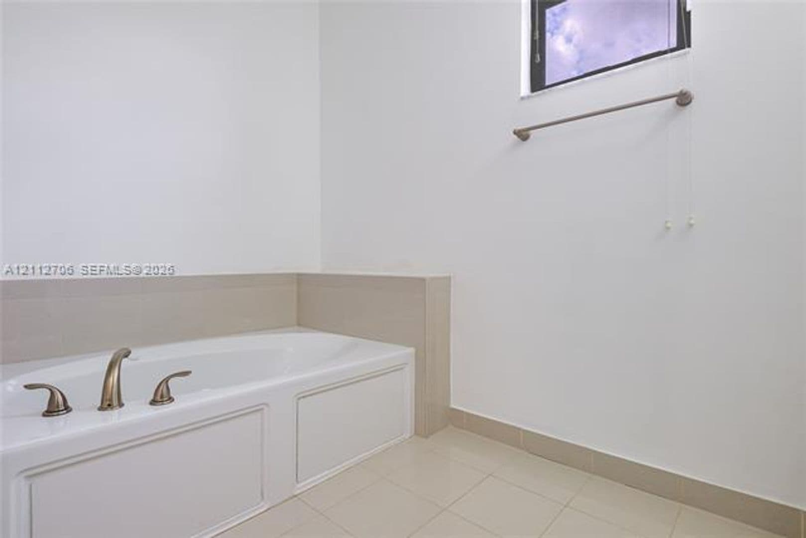Miami House: 804 NE 191st St # 804