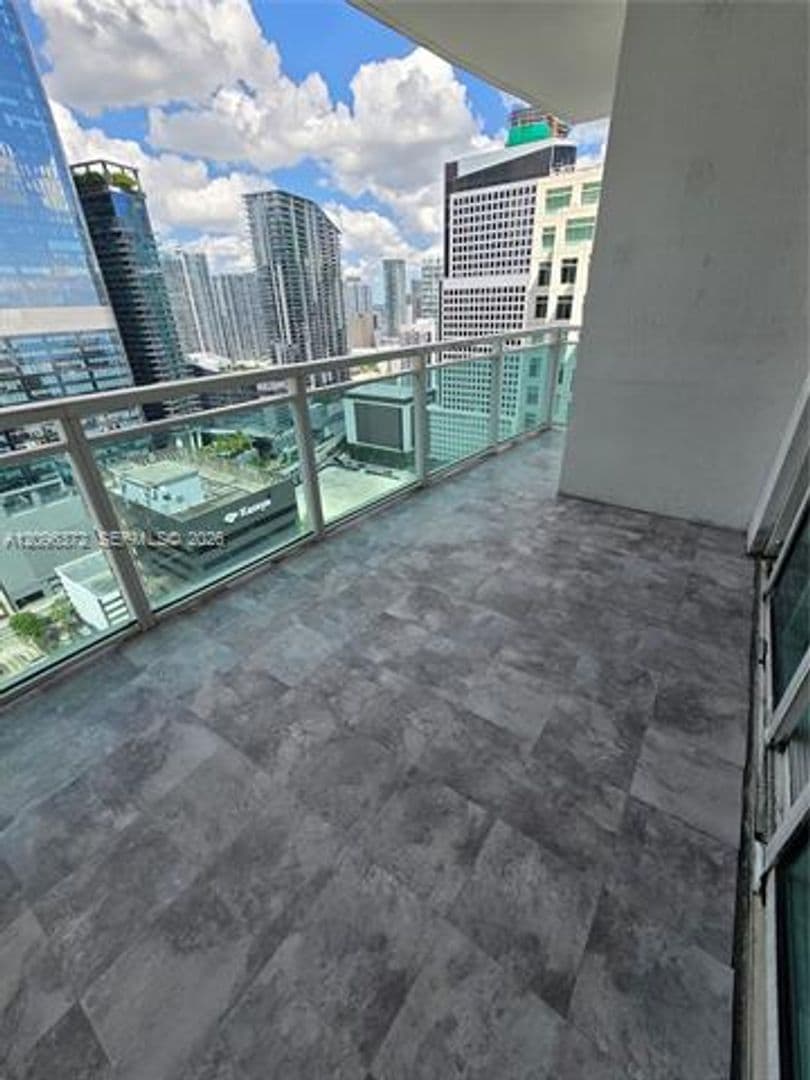 Miami Condo: 950 Brickell Bay Dr cu-3300