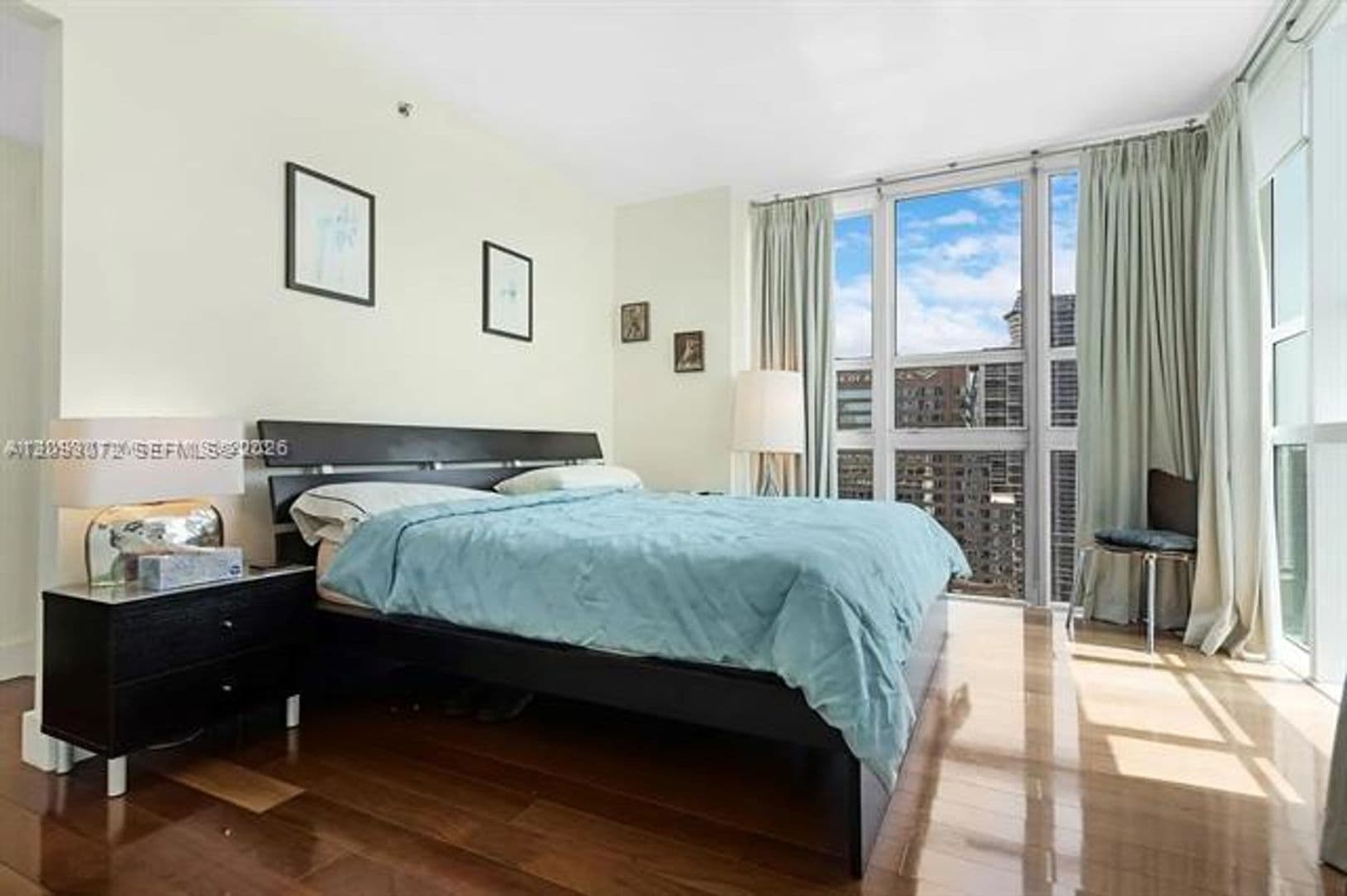 Miami Condo: 950 Brickell Bay Dr cu-3710