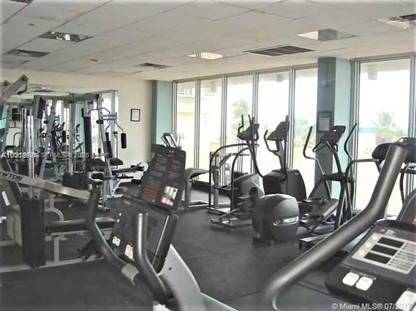 Miami Beach Condo: 5701 Collins Ave cu-919