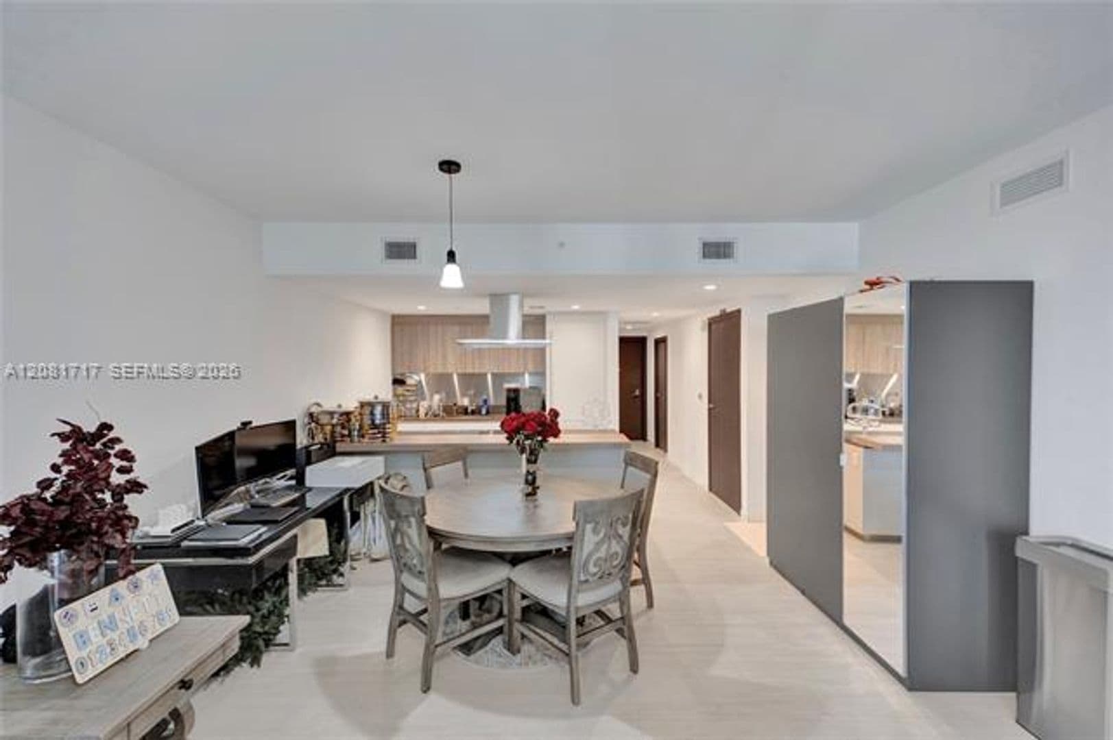 Miami Condo: 1000 Brickell Plz cu-3105