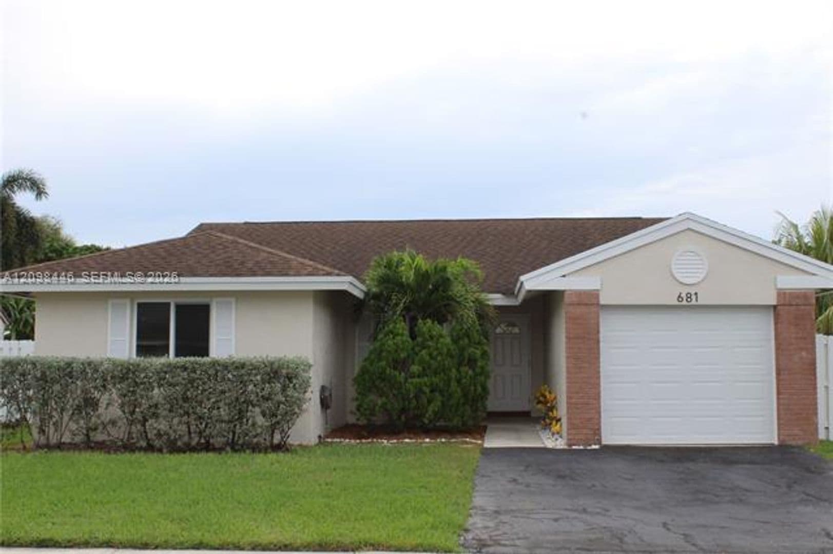 Davie House: 681 Pine Ridge Ter # 0
