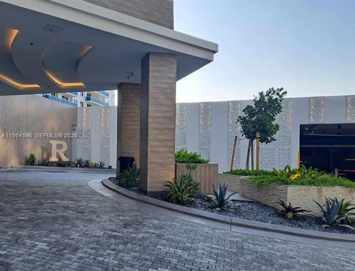 Miami Beach Condo: 2301 Collins Ave cu-504