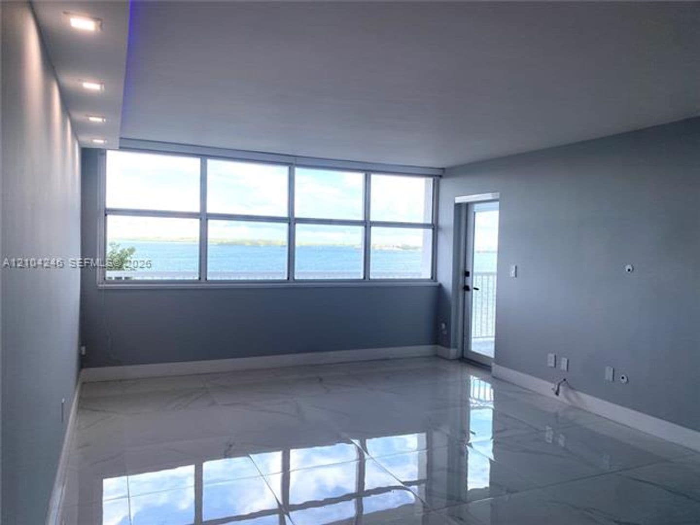 Miami Condo: 1420 Brickell Bay Dr cu-702E