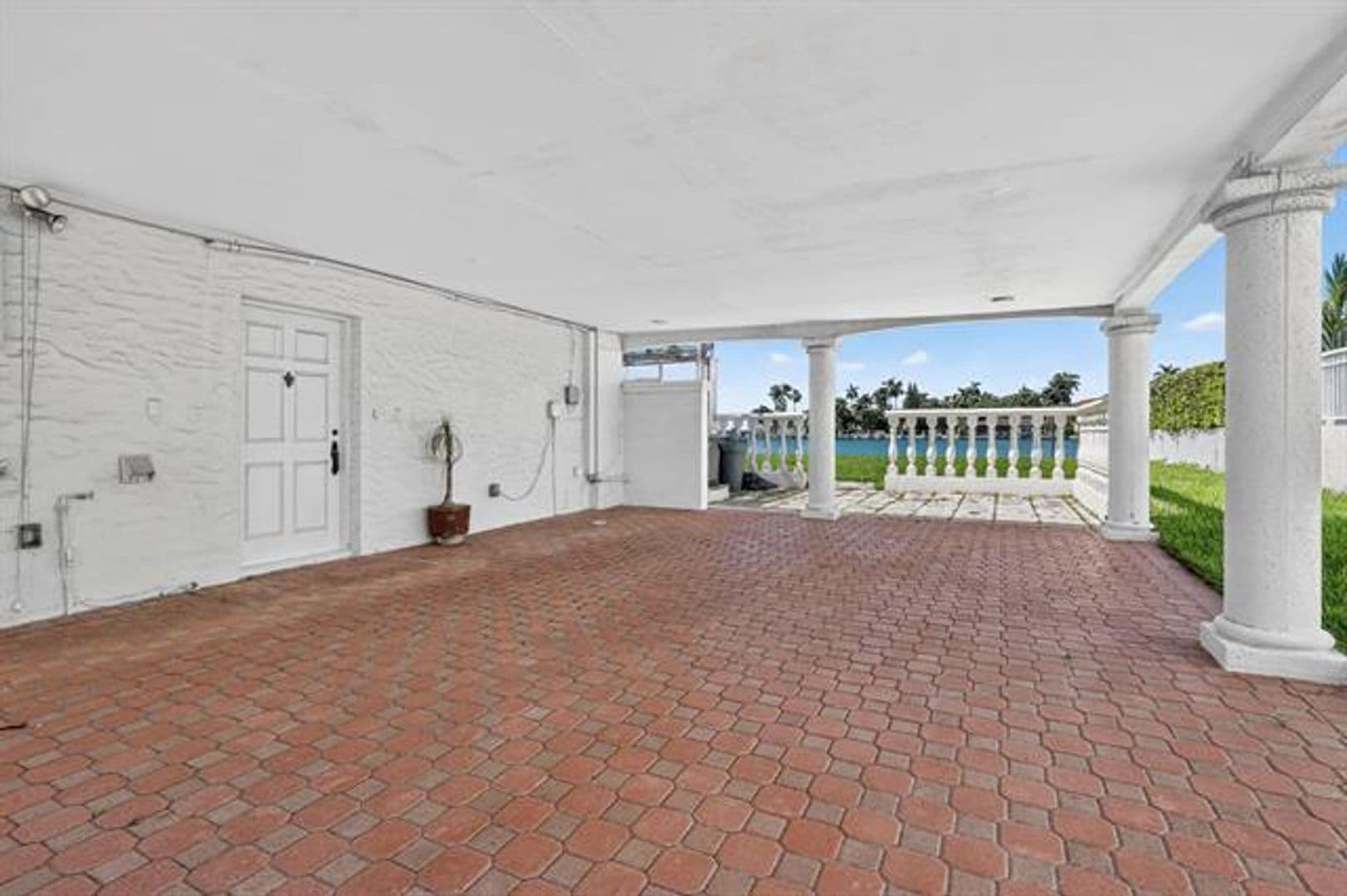 North Bay Village House: 7500 W Treasure Dr # 7500