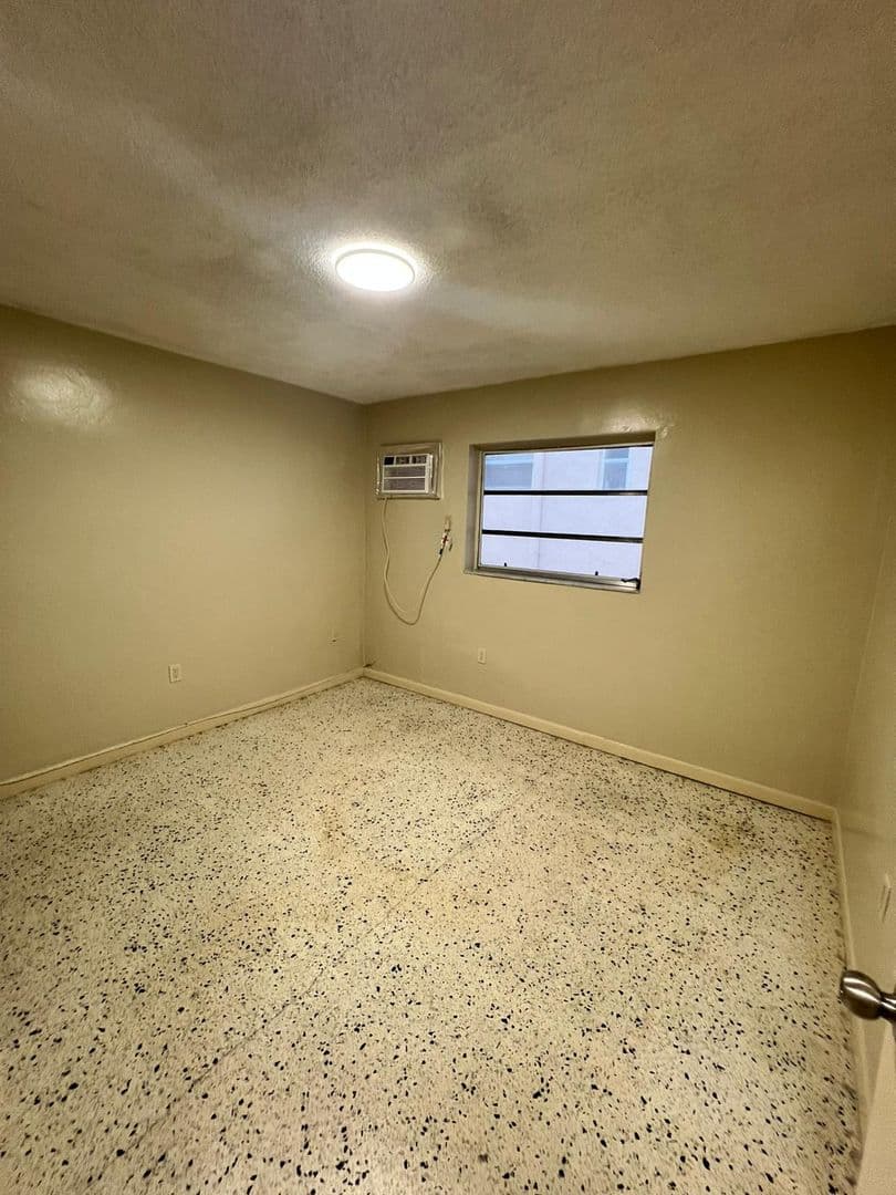 Miami Apartment: 1912 sw 2nd st apt 4