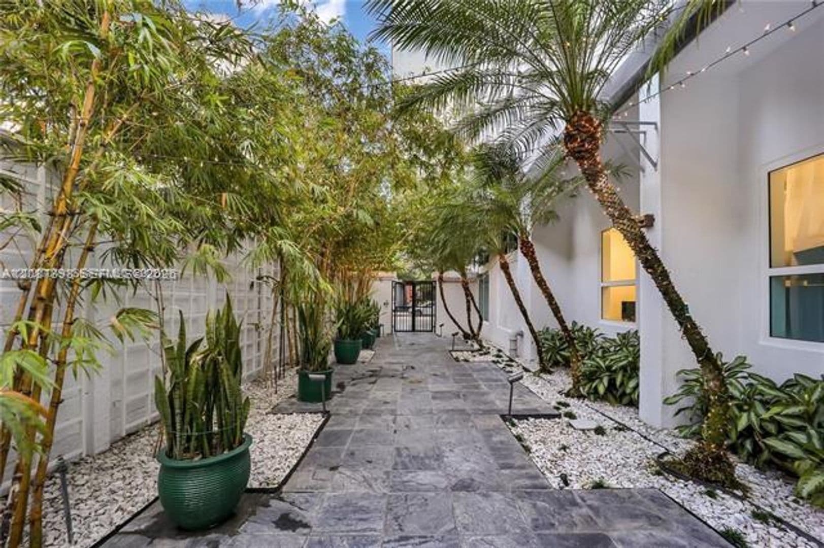 Miami Condo: 234 NE 3rd St cu-1701
