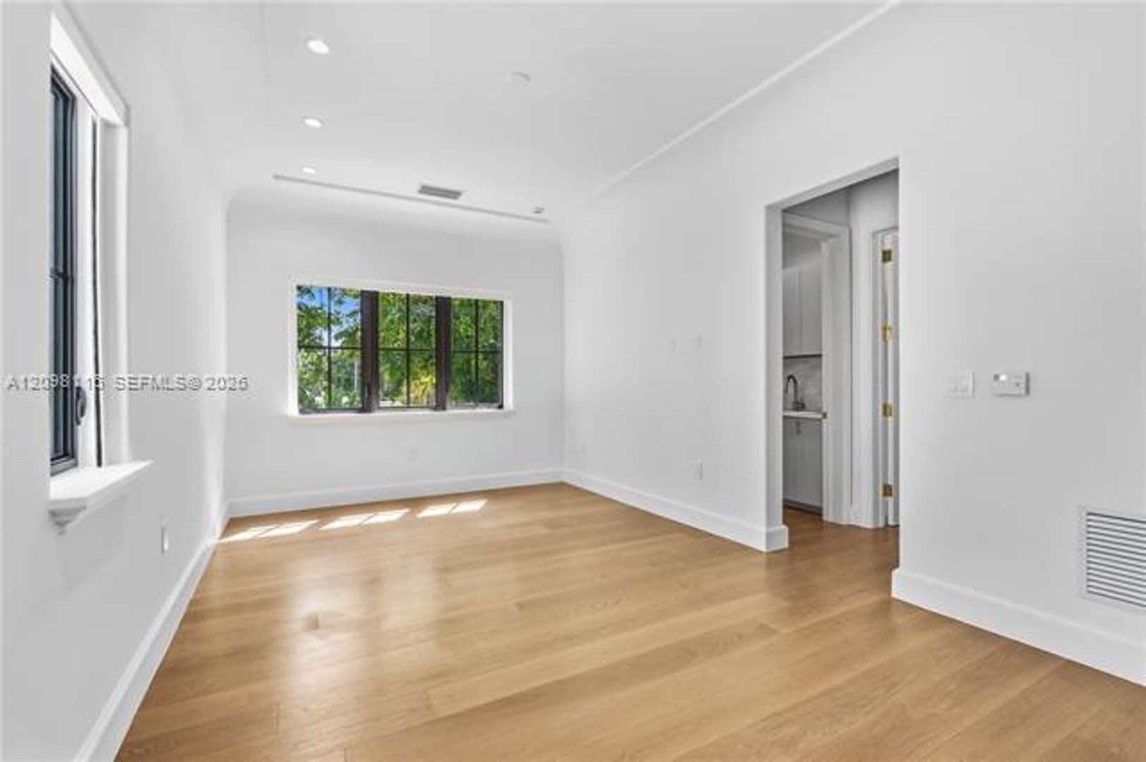 Coral Gables Condo: 555 Santander Ave cu-V4