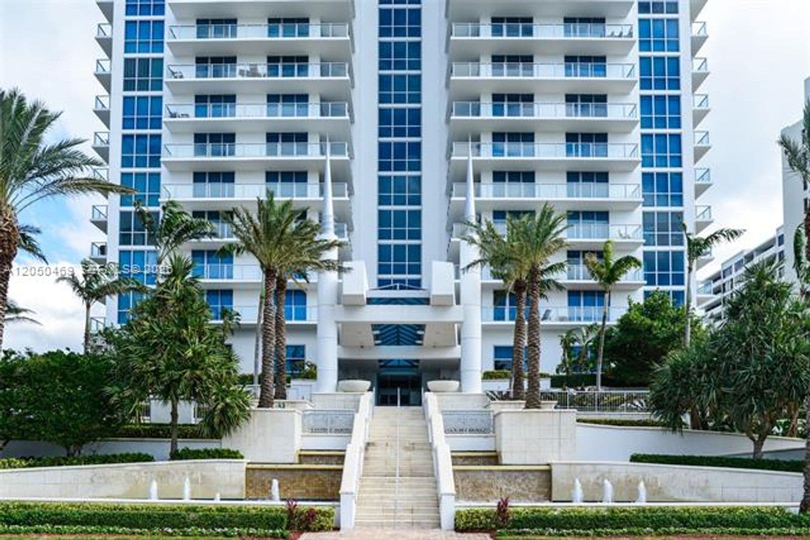 Hollywood Condo: 3101 S Ocean Dr cu-404