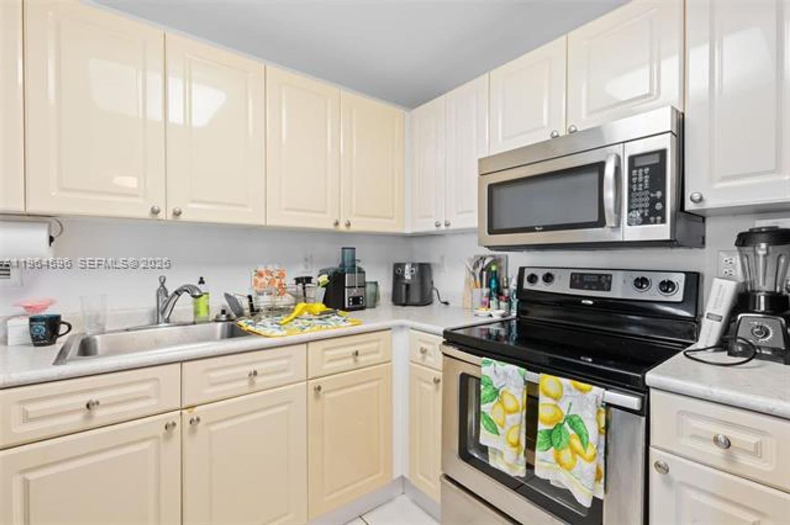 Miami Beach Condo: 2301 Collins Ave cu-504