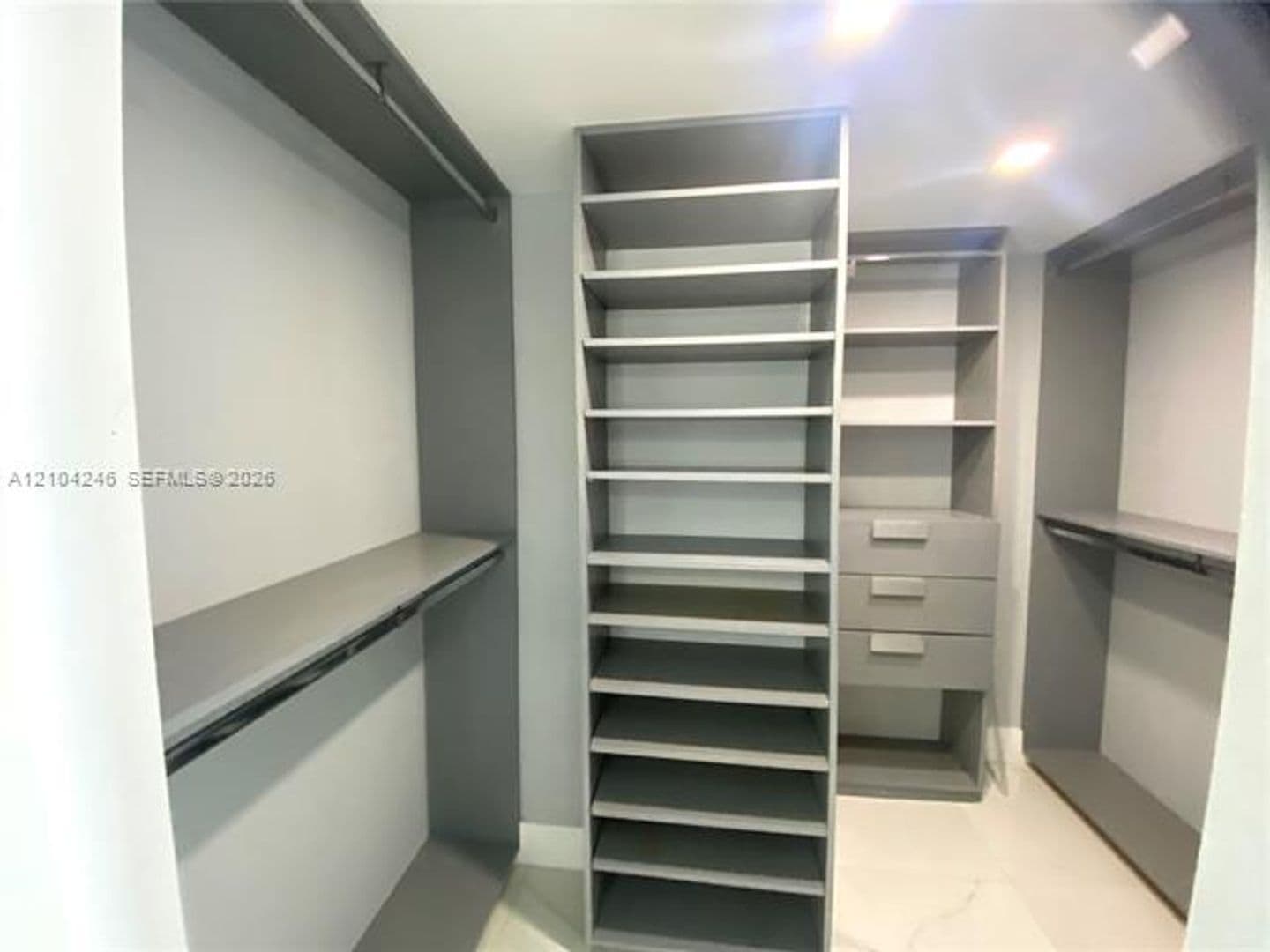 Miami Condo: 1420 Brickell Bay Dr cu-702E