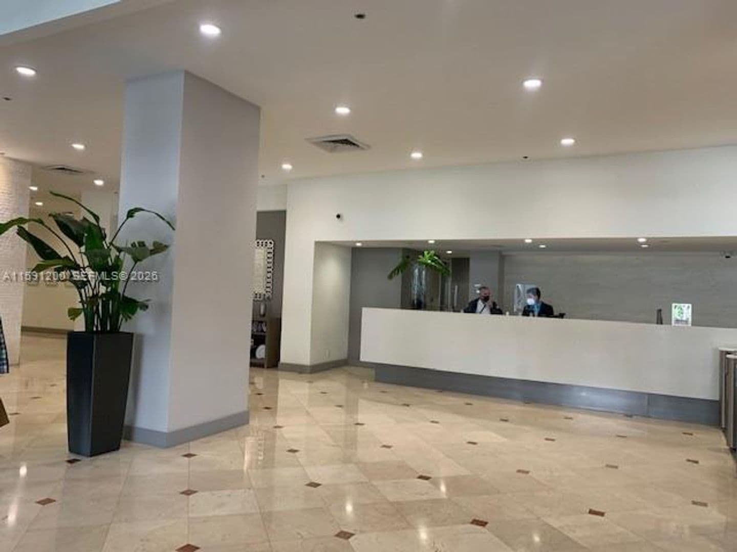 Miami Beach Condo: 100 Lincoln Rd cu-1434