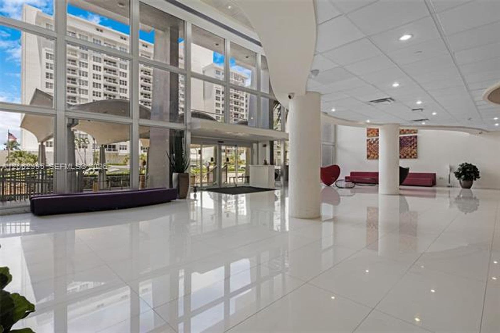 Miami Beach Condo: 5701 Collins Ave cu-919