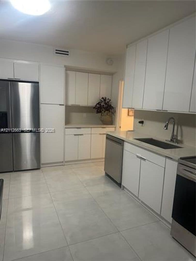 Bal Harbour Condo: 10185 Collins Ave cu-523